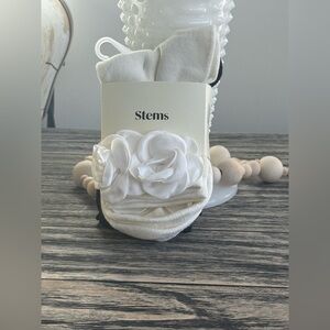 Stems White Floral Women's Socks